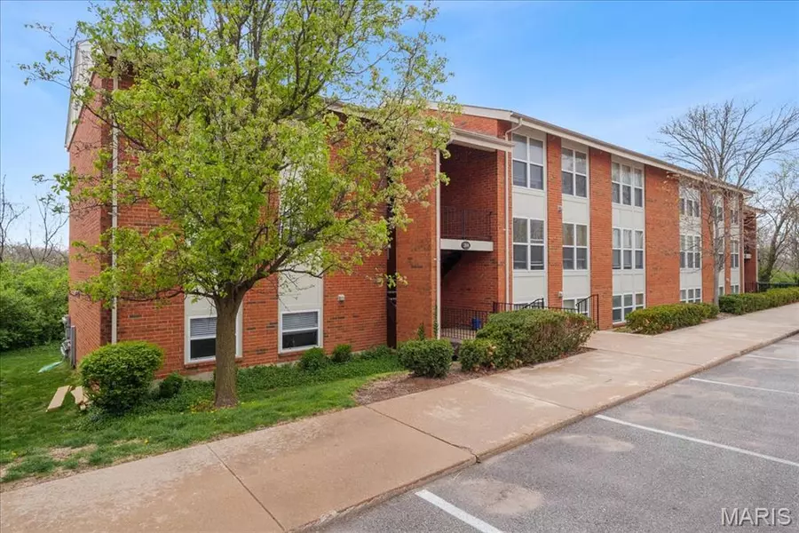 2014 Greenglen DR #101, St Louis, MO 63122