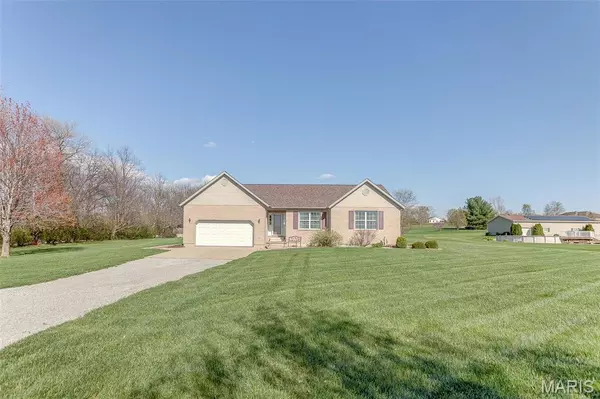 2478 Motel RD, Highland, IL 62249