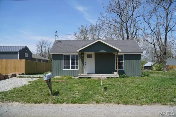 949 St. Louis ST, Lebanon, MO 65536