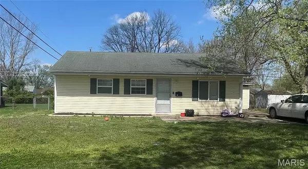 49 Helen CT, Cahokia, IL 62206