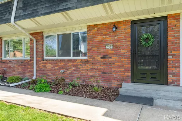 1910 W Delmar #B, Godfrey, IL 62035