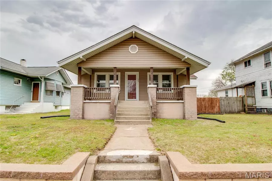 553 Whitelaw AVE, Wood River, IL 62095