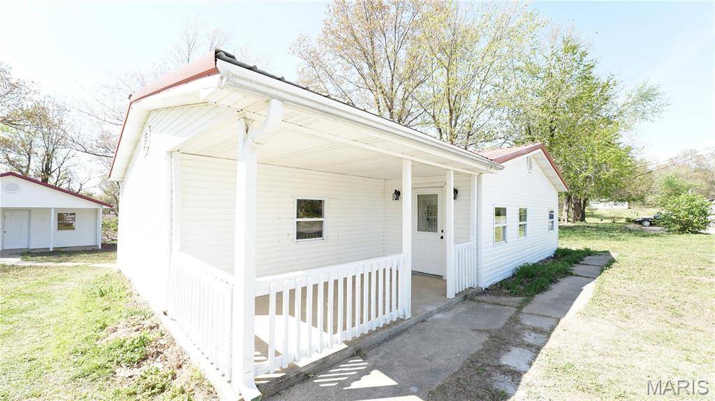 917 N Poplar St, Dexter, MO 63841