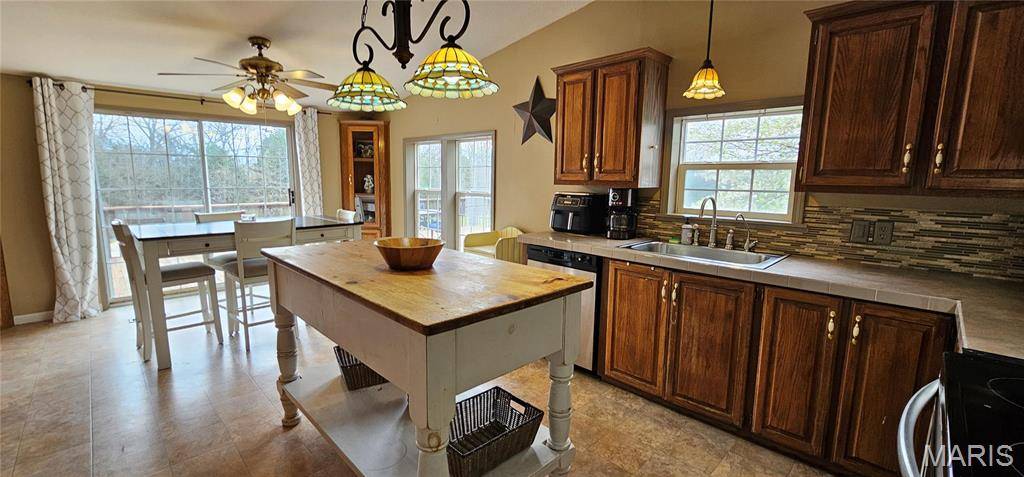 Auxvasse, MO 65231,1099 Blue Ridge RD