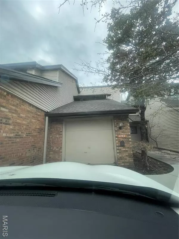 St Louis, MO 63146,1747 Russet Valley DR