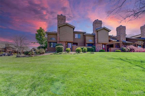 228 Hemingway LN #F, Weldon Spring, MO 63304