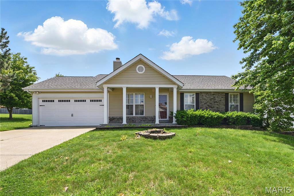 235 Briar Valley CT S, St Charles, MO 63304