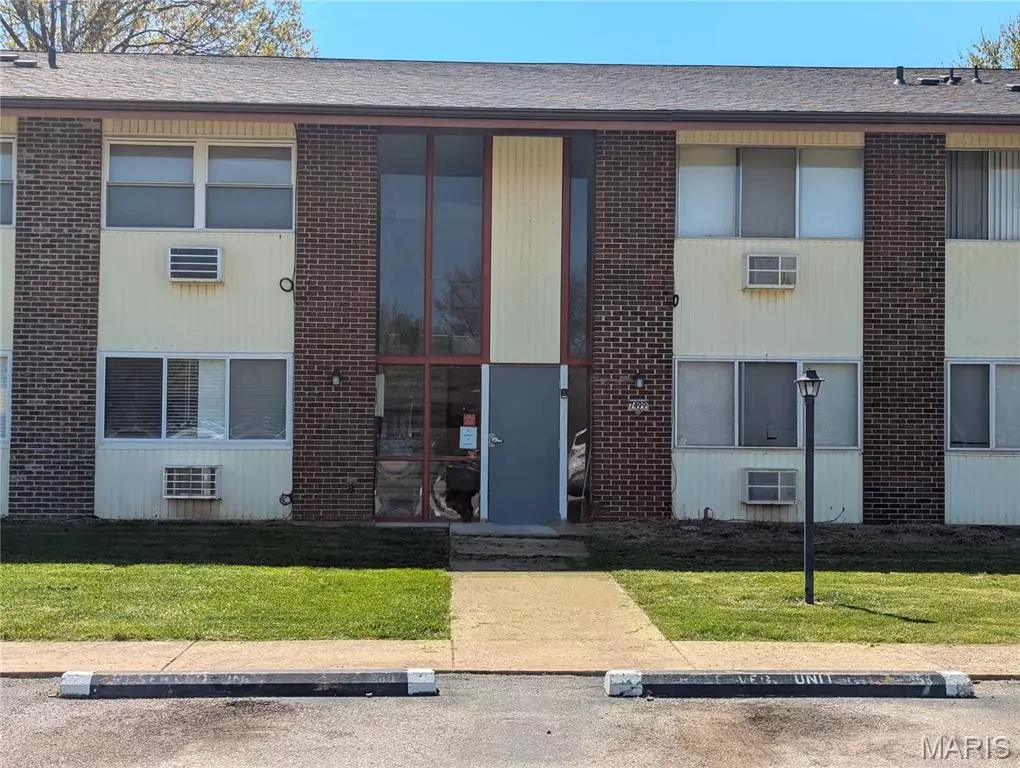 Hazelwood, MO 63042,7499 Hazelcrest DR #F