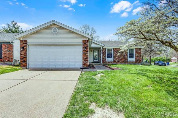 1061 Patience DR, Florissant, MO 63034