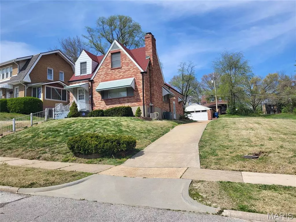 St Louis, MO 63121,8303 Knollwood DR