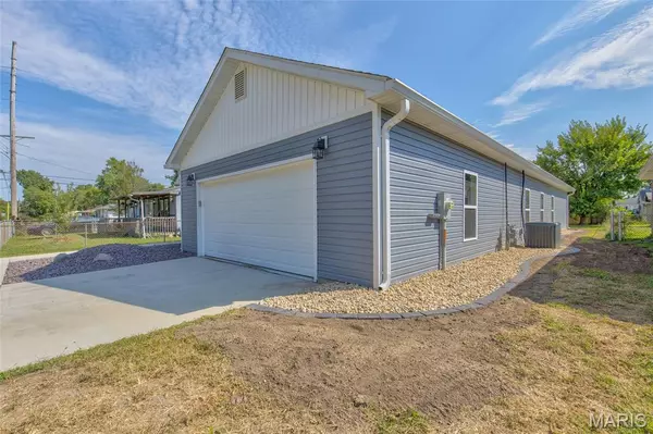 Bethalto, IL 62010,731 Dugger ST