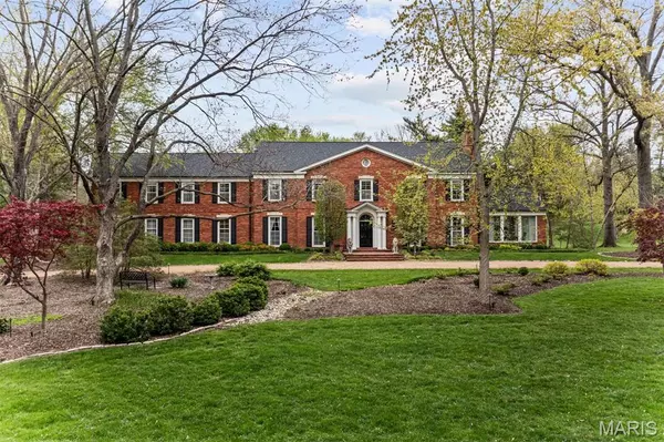 21 Log Cabin DR, St Louis, MO 63124