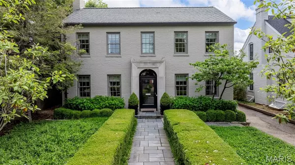 Clayton, MO 63105,122 N Bemiston AVE