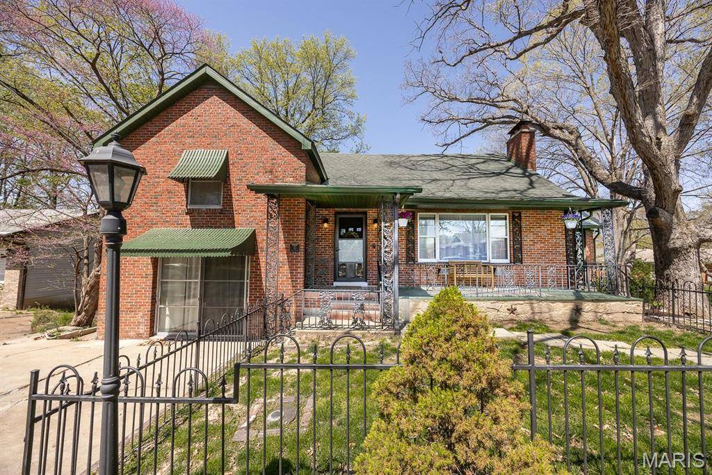 10 Hill DR, Fairview Heights, IL 62208
