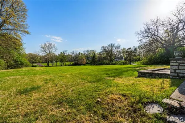 St Louis, MO 63131,21 Clayton Ter