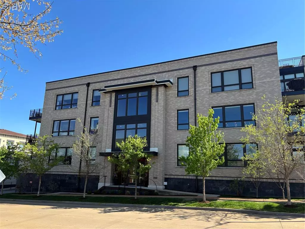 Kirkwood, MO 63122,110 W Madison AVE #201