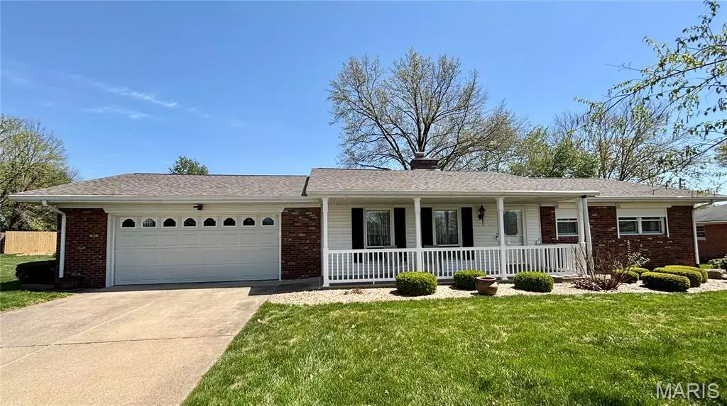 5 Dunn DR, Belleville, IL 62223
