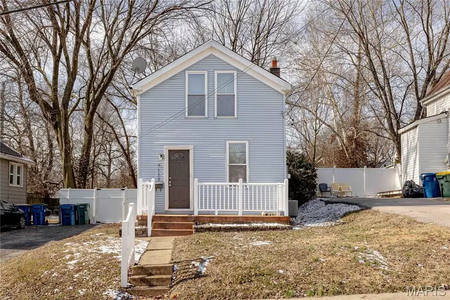 7122 Drury LN, St Louis, MO 63143