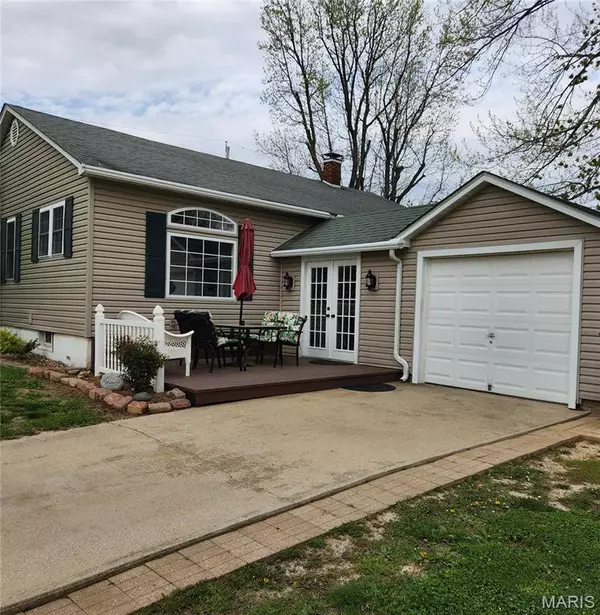 Highland, IL 62249,302 N Elm ST