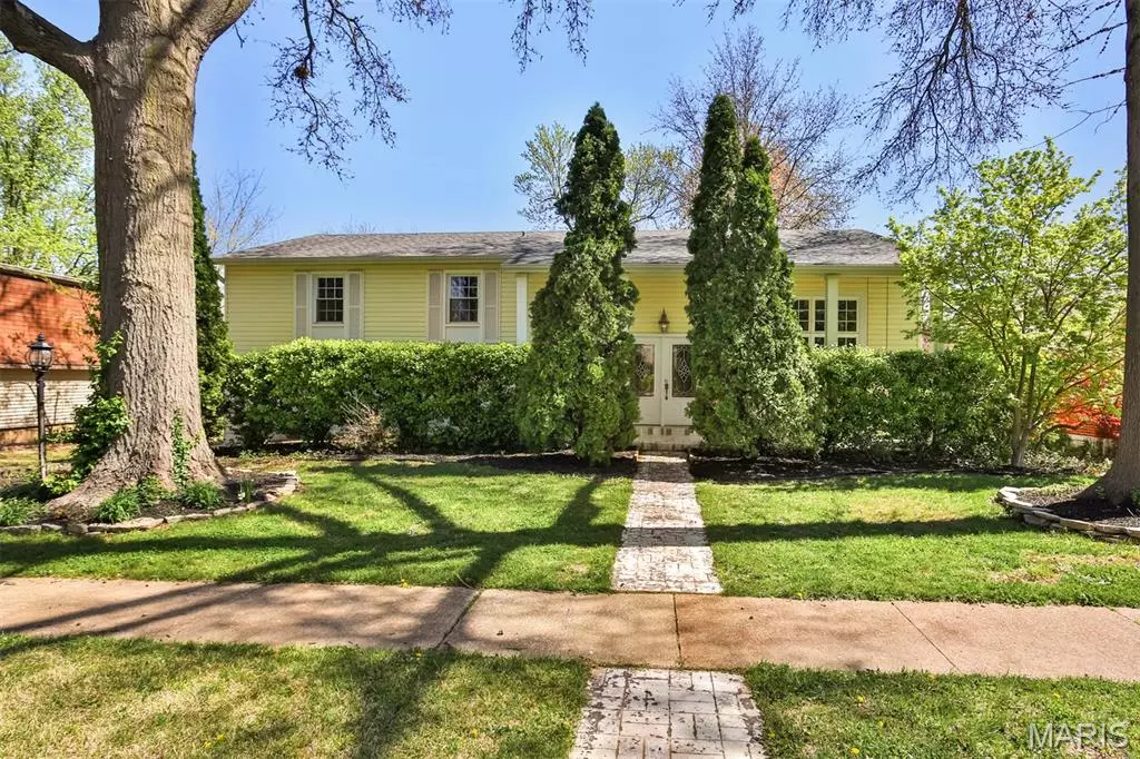 Florissant, MO 63033,3555 Amblewood DR