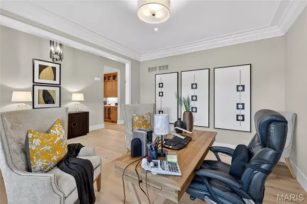 St Louis, MO 63141,11 N Tealbrook DR