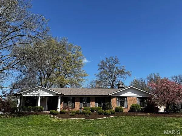 12459 Royal Manor DR, St Louis, MO 63141