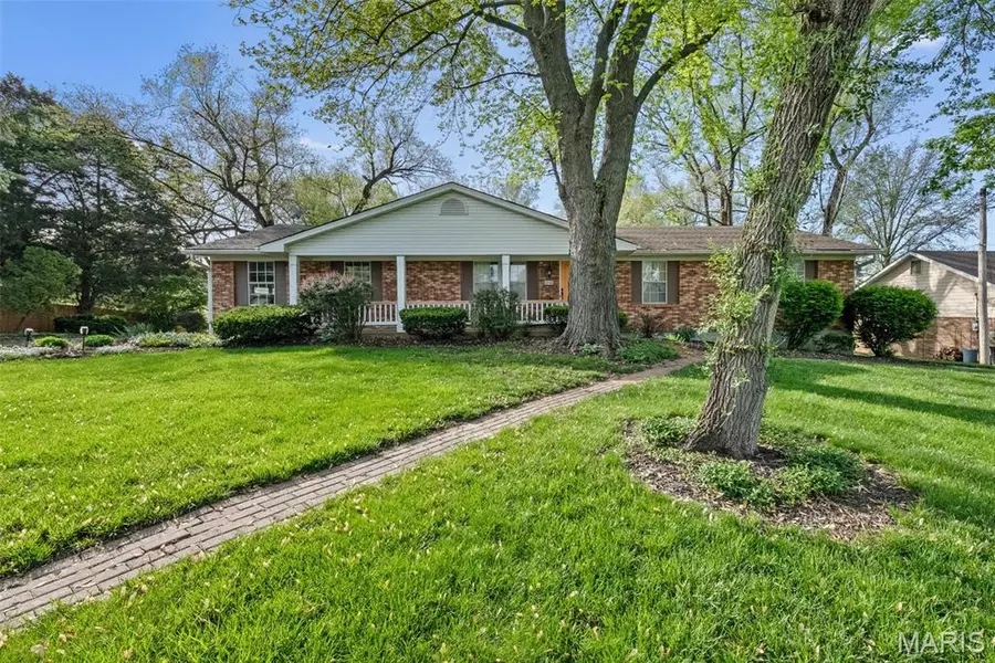 4044 Locke AVE, Bridgeton, MO 63044