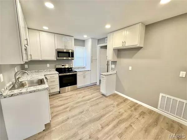 St Louis, MO 63114,3345 Suncrest AVE