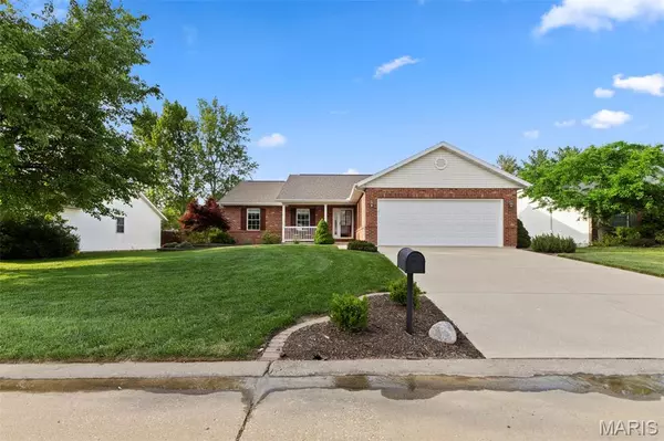 629 Hartman LN, Waterloo, IL 62298