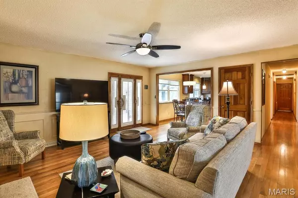 St Louis, MO 63129,5346 Royal Hills DR