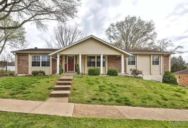 5346 Royal Hills DR, St Louis, MO 63129