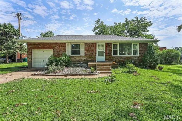 1041 Chambers RD,  St Louis,  MO 63137