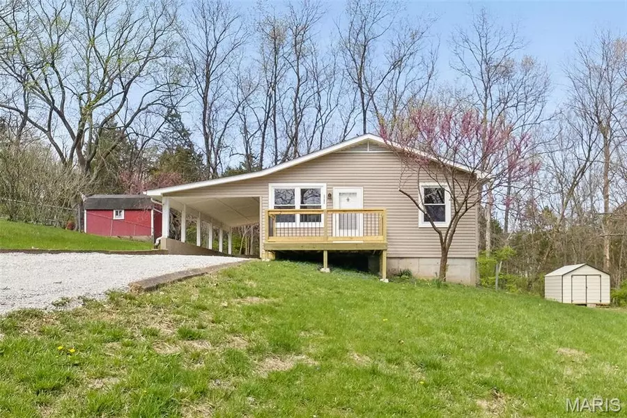 3705 Sunset DR, Pacific, MO 63069