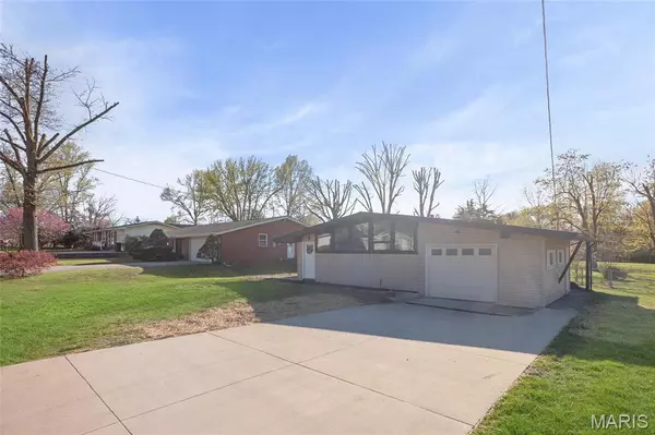 Godfrey, IL 62035,5012 Staten DR