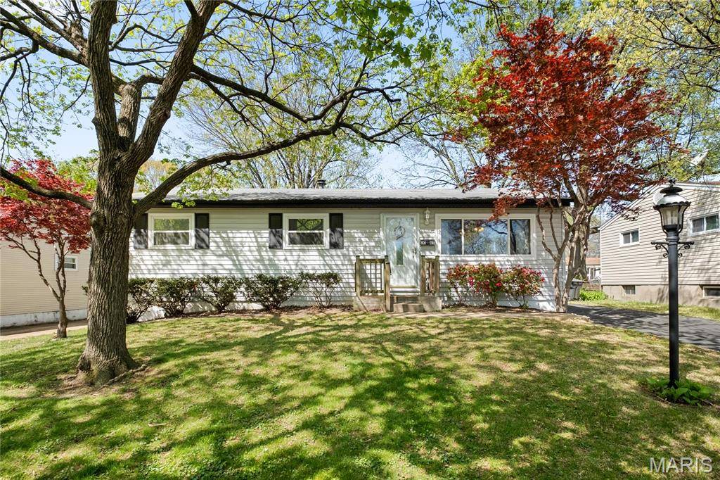 1065 Ermanda DR, Florissant, MO 63033