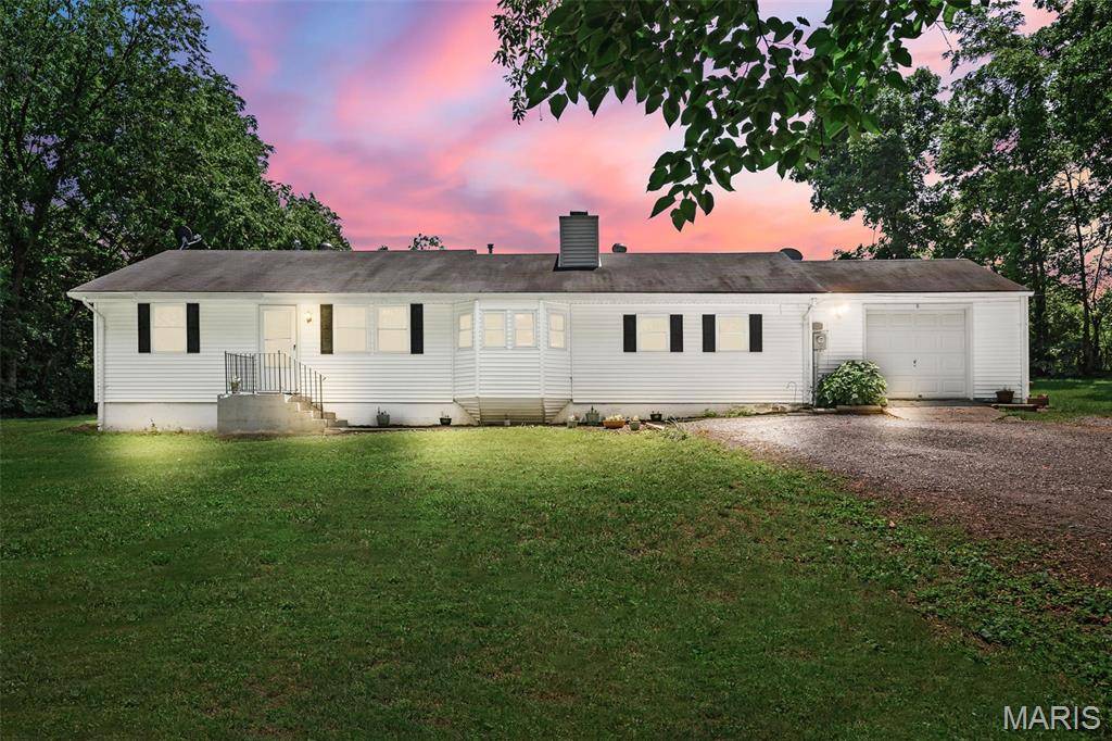 8 Marian DR, O'fallon, MO 63368
