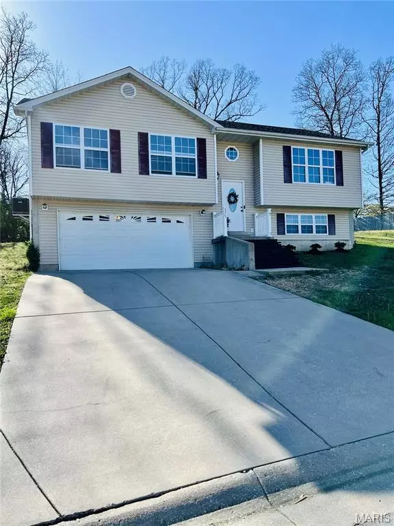 St Clair, MO 63077,575 Bluebird BLVD