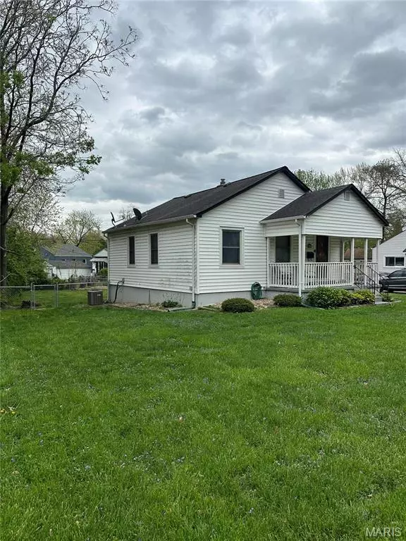 St Ann, MO 63074,3608 Saint Marguerite LN