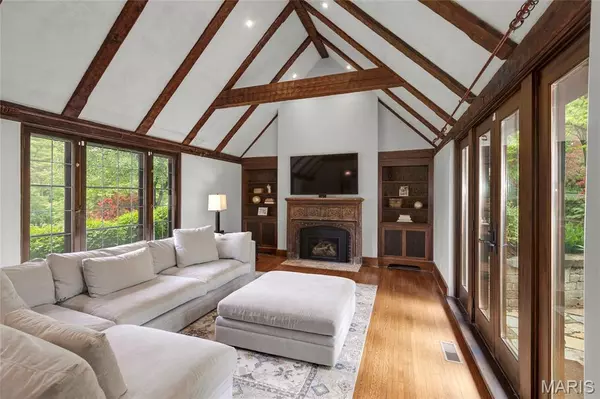 Ladue, MO 63124,4 Glen Forest