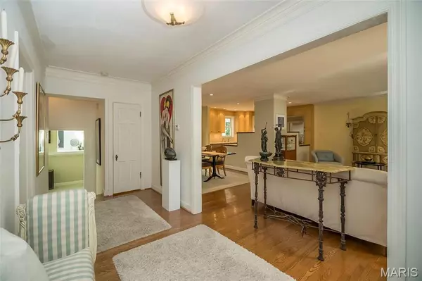 Ladue, MO 63124,15 Daniel RD