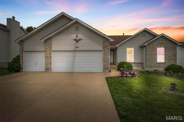 1421 N Woods Dr, Festus, MO 63028