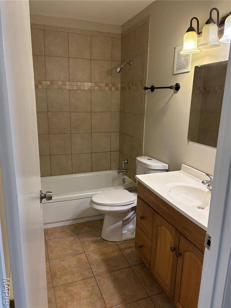 7514 Hazelcrest DR, Hazelwood, MO 63042