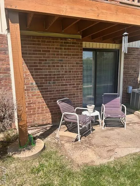 1642 Summer Run DR #12, Florissant, MO 63033