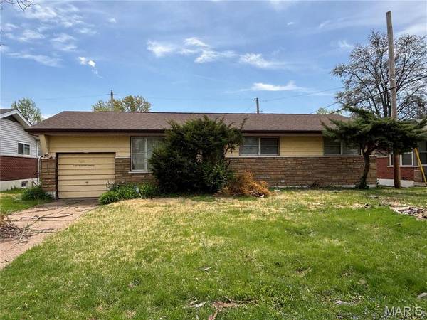 2206 Berwyn DR,  St Louis,  MO 63136