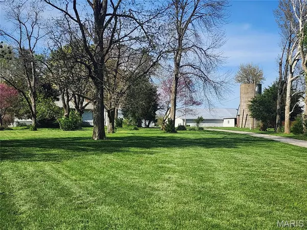 11478 Mansholt RD, Bunker Hill, IL 62014
