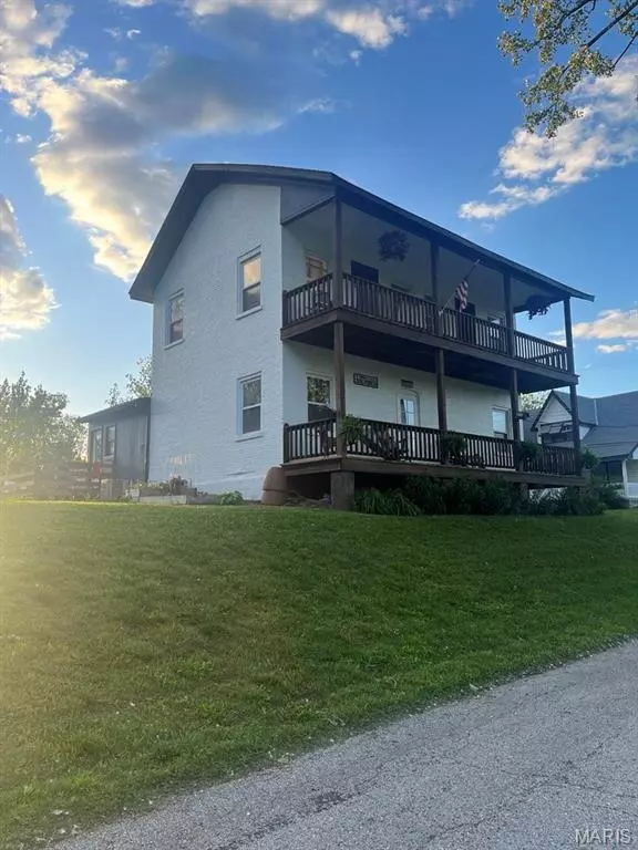 1175 Saucier ST, Portage Des Sioux, MO 63373