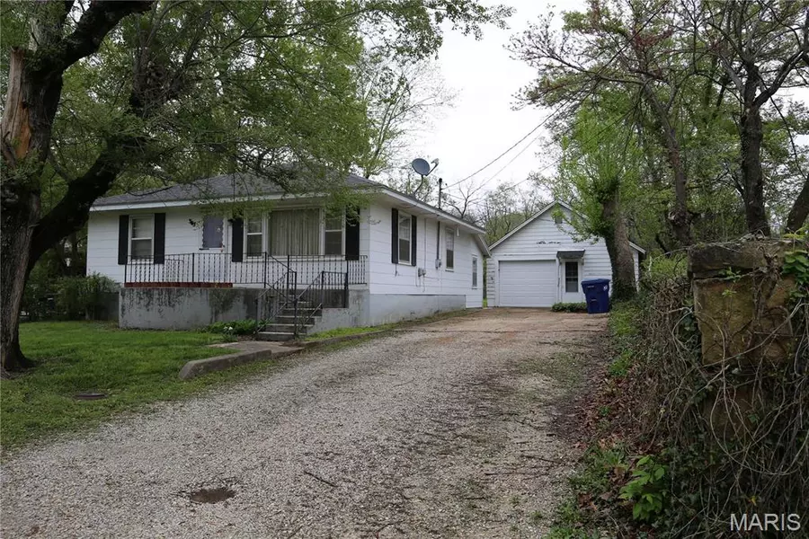 303 N Elm ST, Dixon, MO 65459