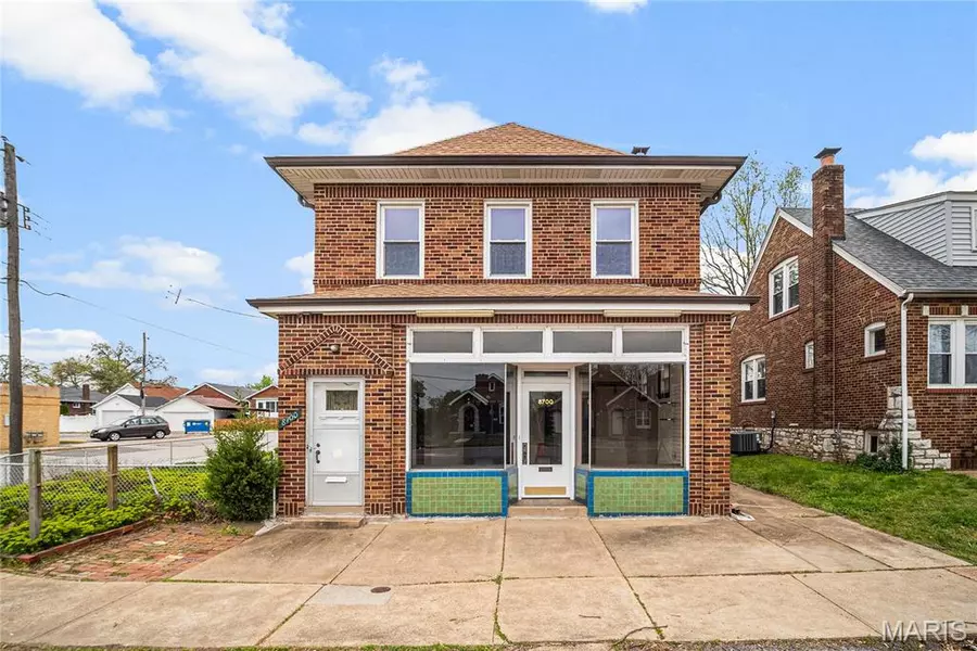 8700 Gravois RD, Affton, MO 63123