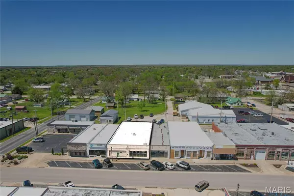 321 W Commercial ST, Lebanon, MO 65536