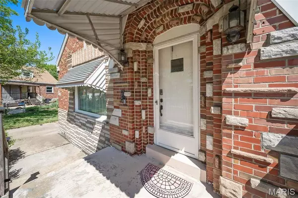 St Louis, MO 63123,9012 Rosemary AVE